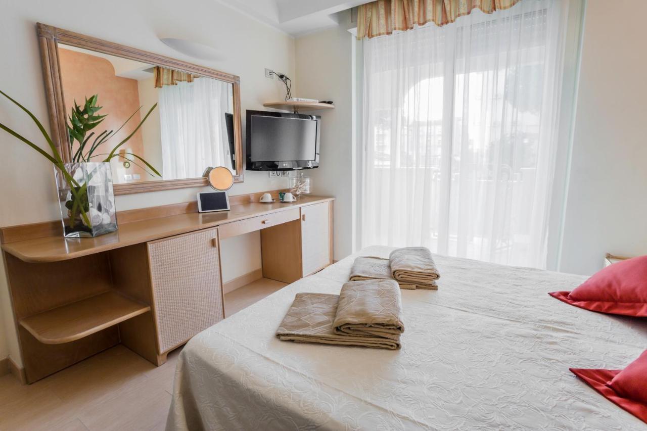 Hotel Derby Exclusive Милано Мартима Екстериор снимка