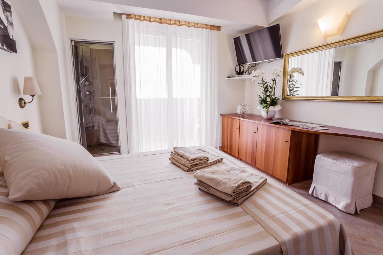 Hotel Derby Exclusive Милано Мартима Екстериор снимка