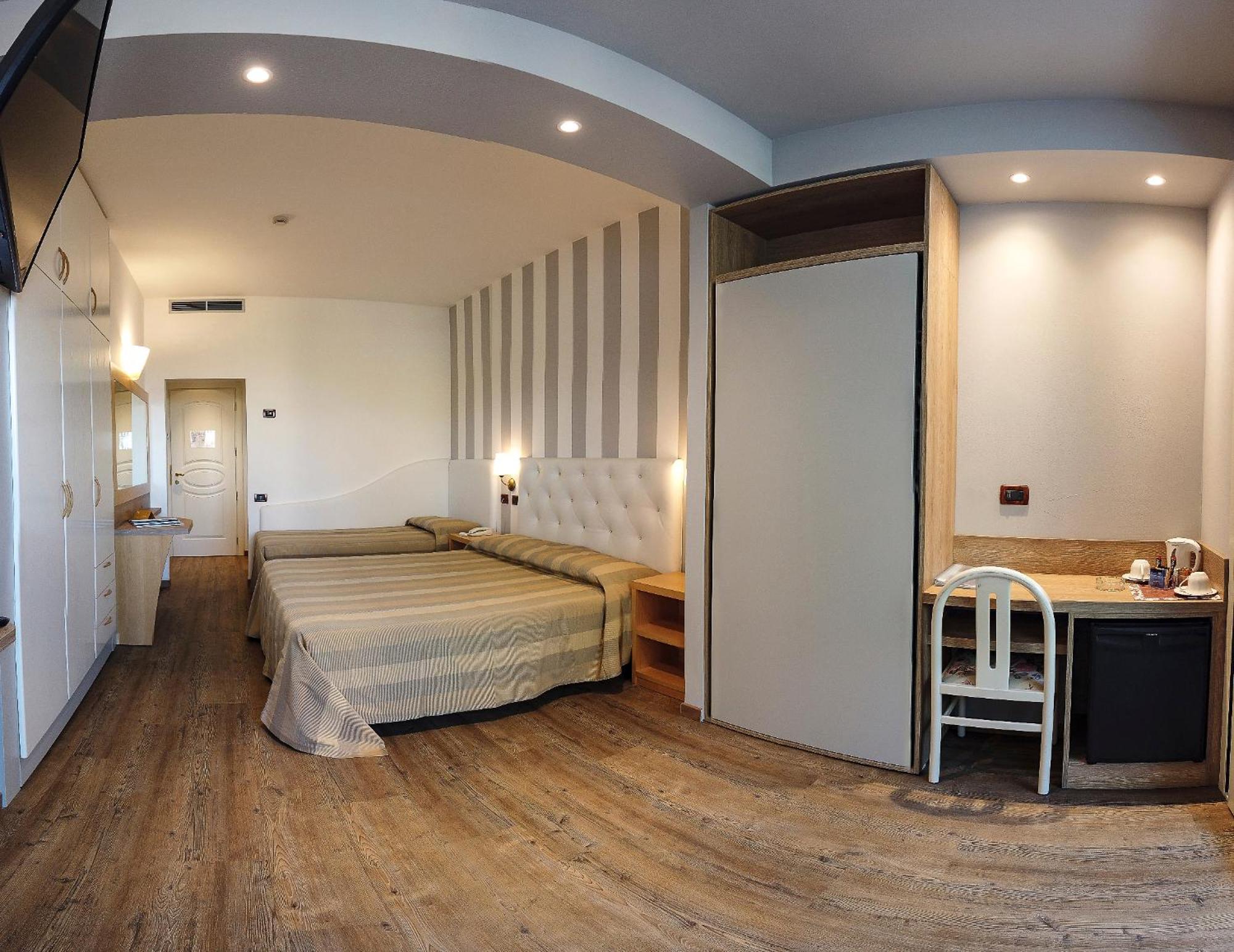 Hotel Derby Exclusive Милано Мартима Екстериор снимка