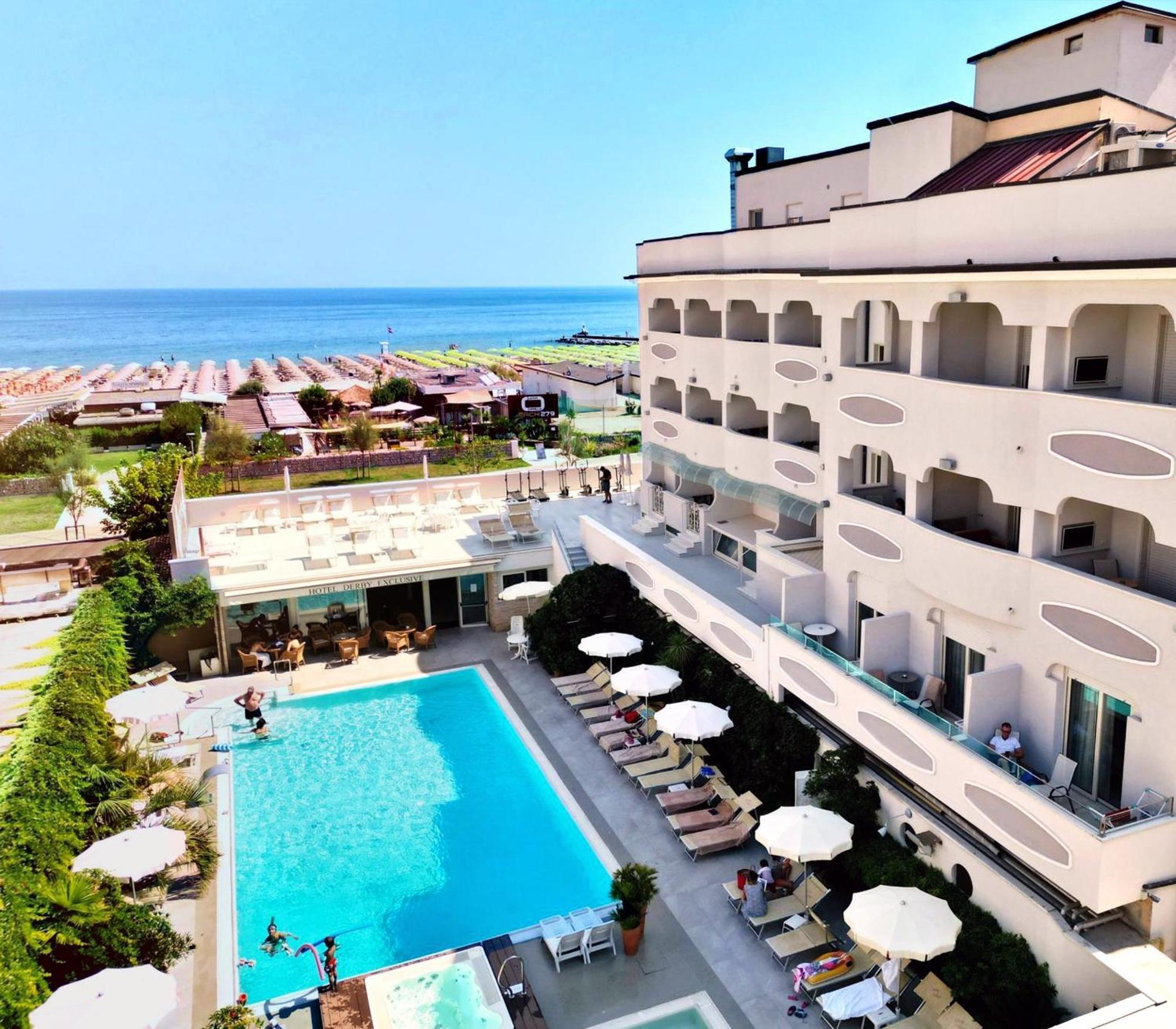 Hotel Derby Exclusive Милано Мартима Екстериор снимка