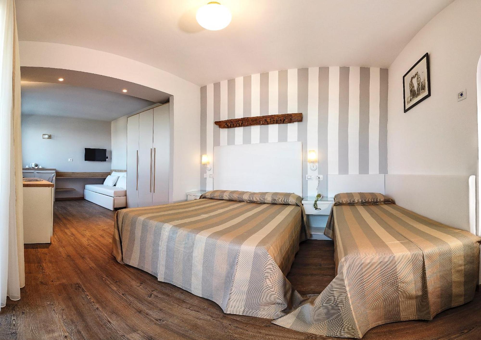 Hotel Derby Exclusive Милано Мартима Екстериор снимка