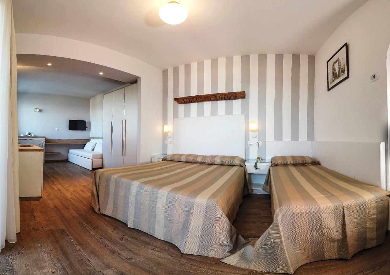 Hotel Derby Exclusive Милано Мартима Екстериор снимка